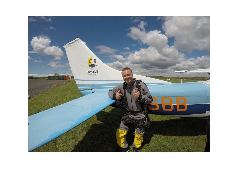 2020 11 Carl Skydive2